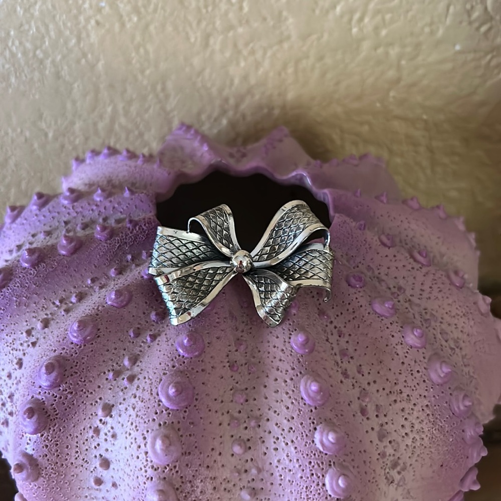 Sterling silver bow brooch